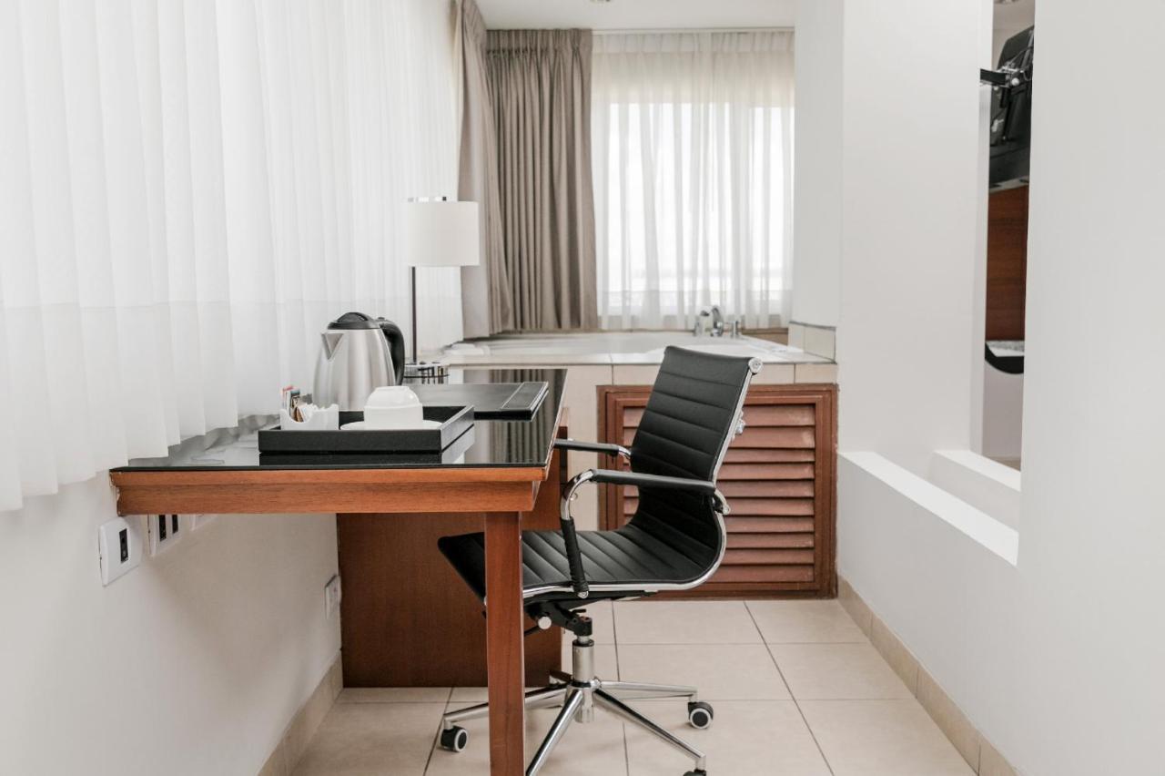 Costa del Sol Wyndham Pucallpa Esterno foto A typical medical office