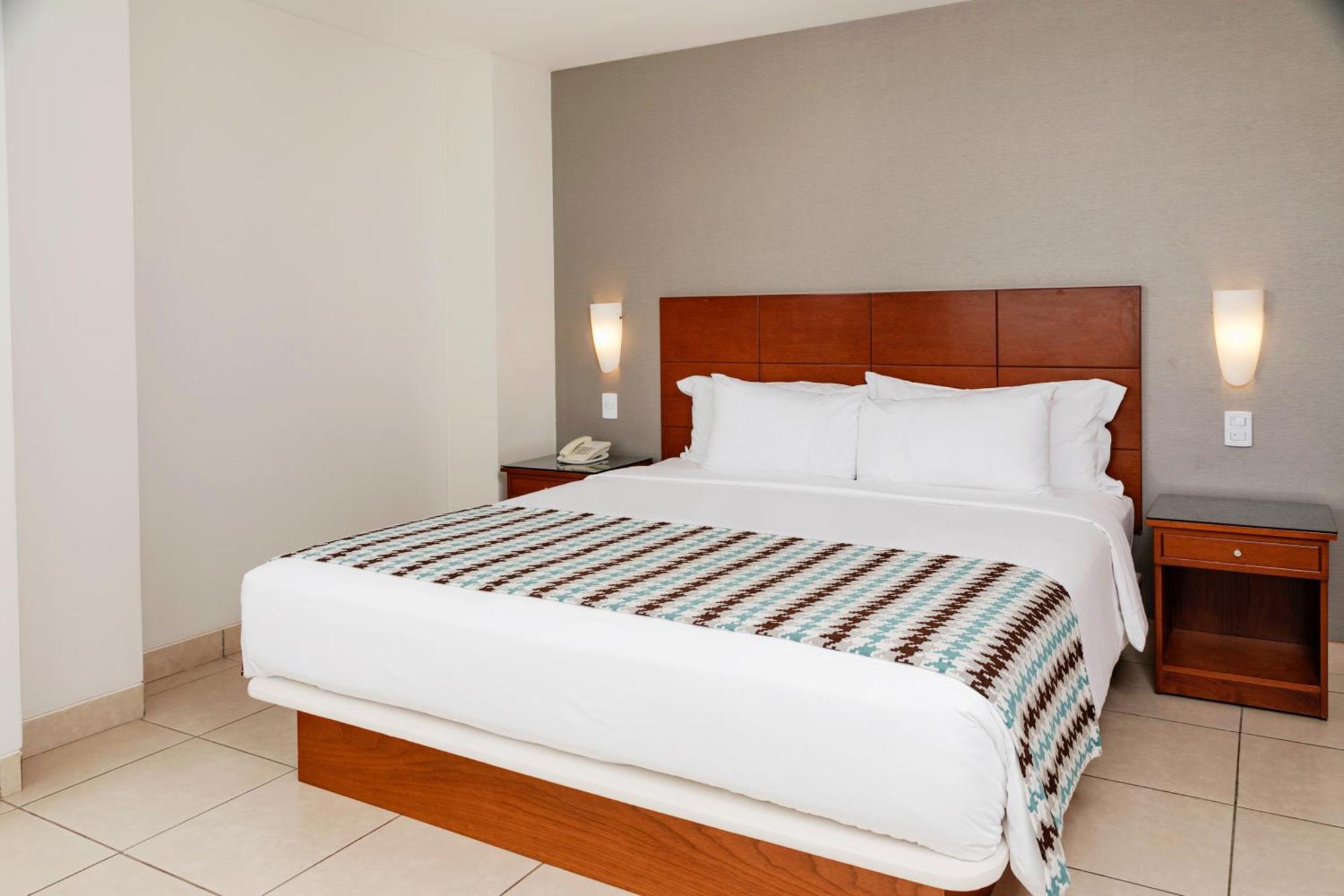 Costa del Sol Wyndham Pucallpa Esterno foto