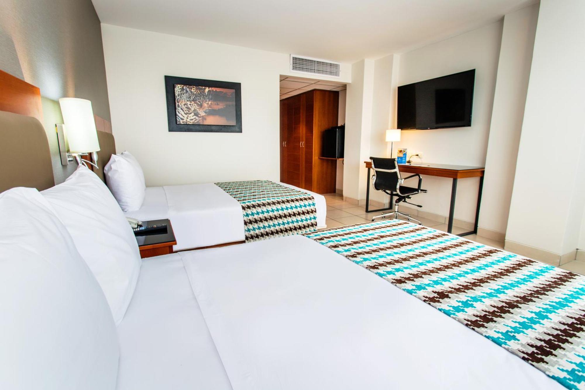 Costa del Sol Wyndham Pucallpa Esterno foto