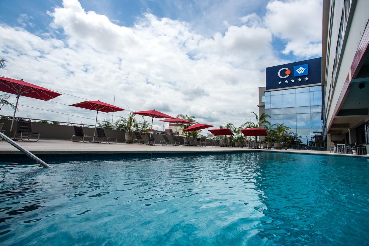 Costa del Sol Wyndham Pucallpa Esterno foto The pool at the hotel