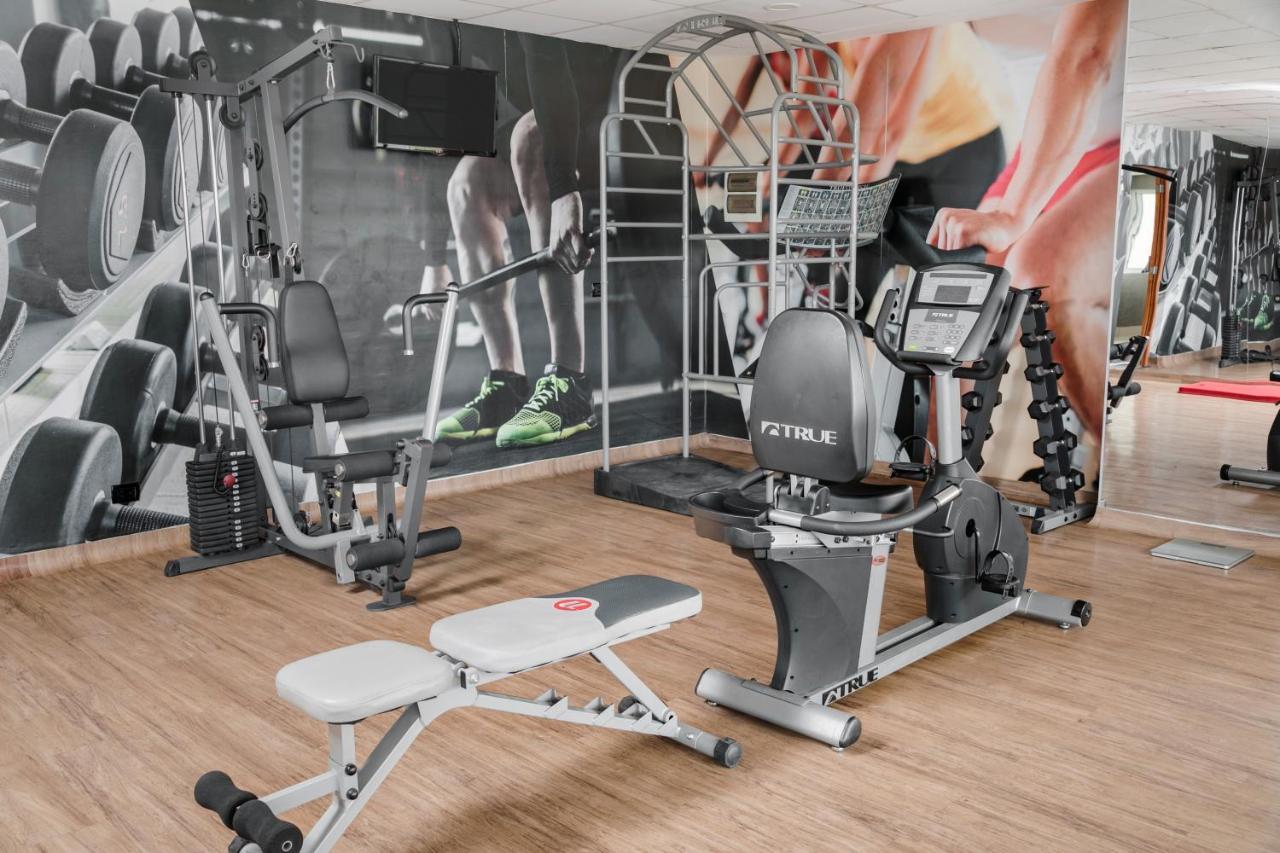 Costa del Sol Wyndham Pucallpa Esterno foto A typical gym