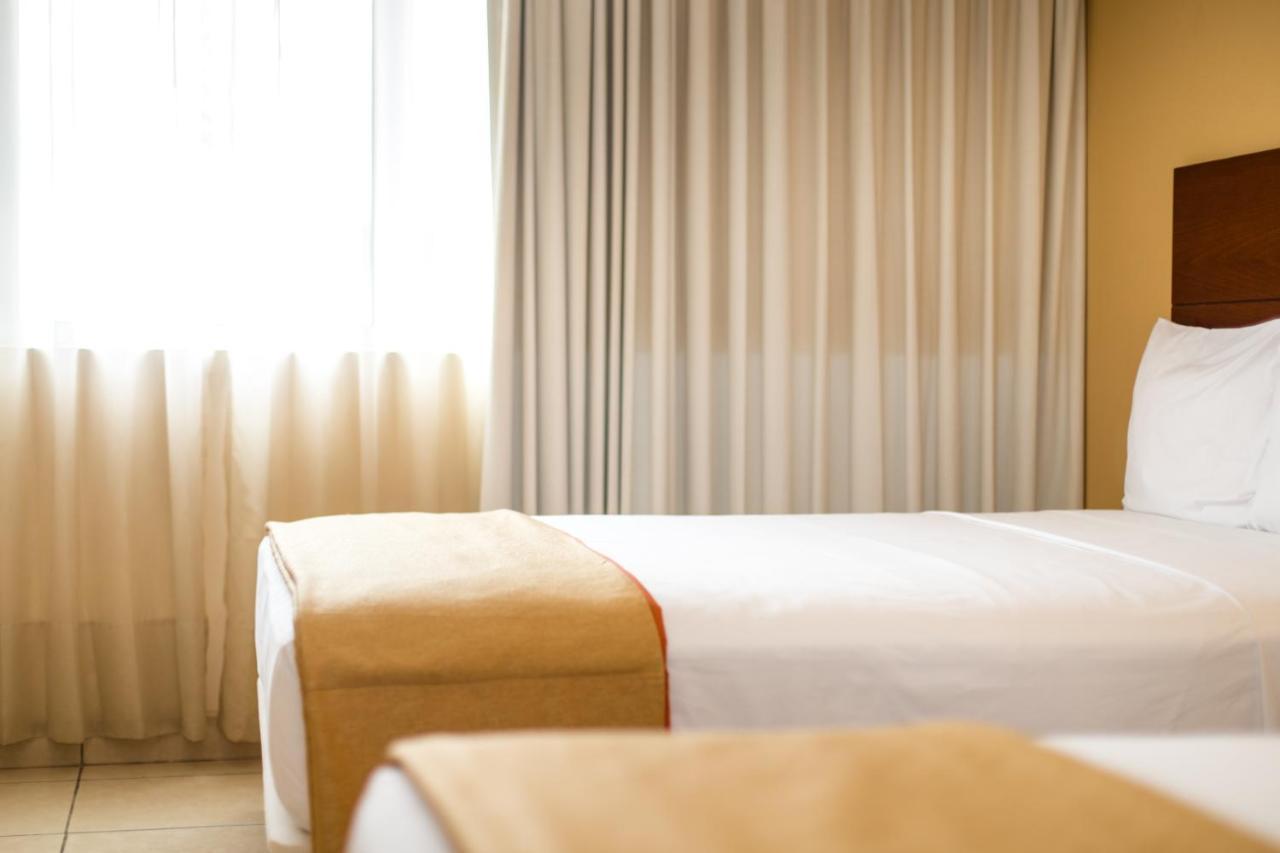 Costa del Sol Wyndham Pucallpa Esterno foto A room at the hotel