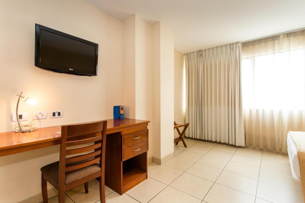 Costa del Sol Wyndham Pucallpa Esterno foto A room at the hotel