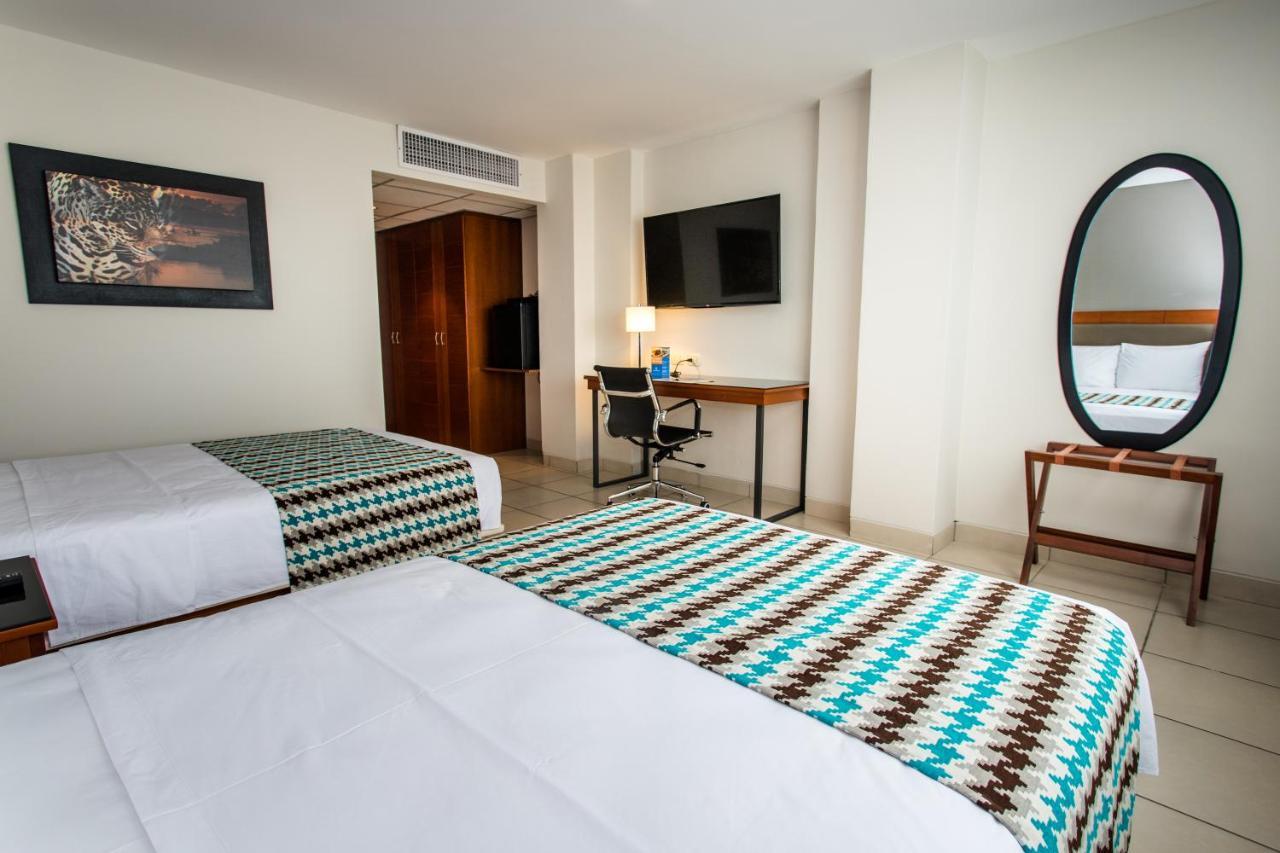 Costa del Sol Wyndham Pucallpa Esterno foto
