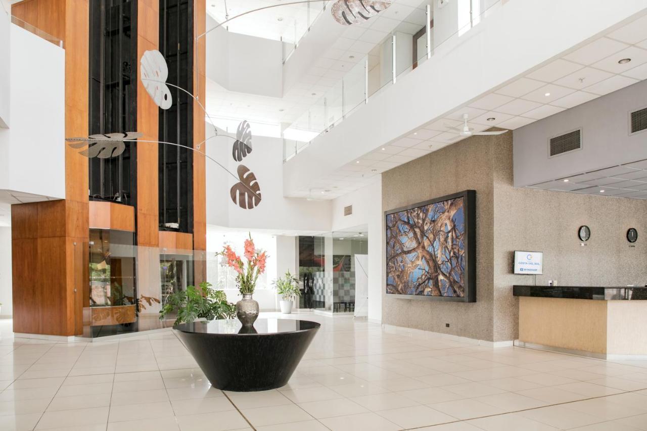 Costa del Sol Wyndham Pucallpa Esterno foto Interior of the hospital
