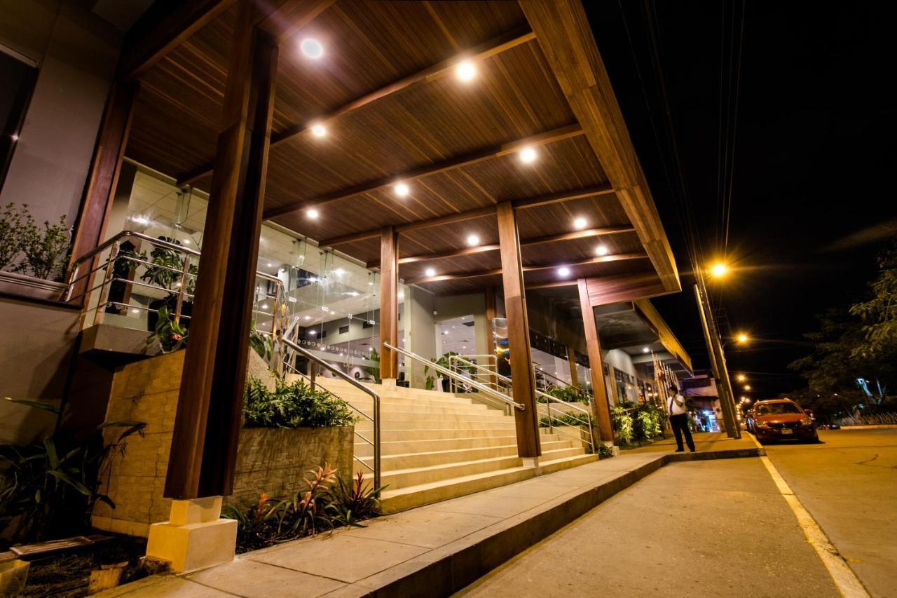 Costa del Sol Wyndham Pucallpa Esterno foto The main entrance of the hotel