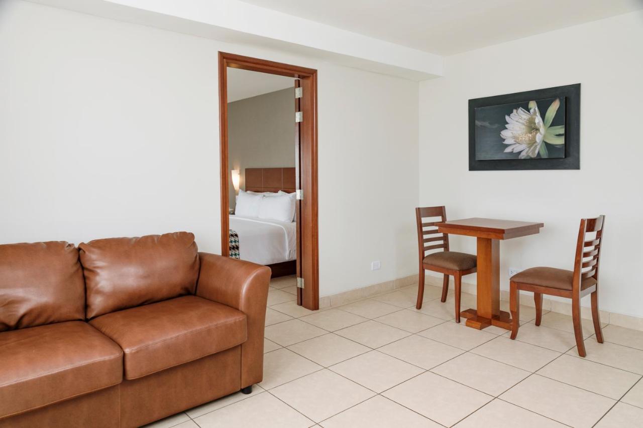 Costa del Sol Wyndham Pucallpa Esterno foto Suite