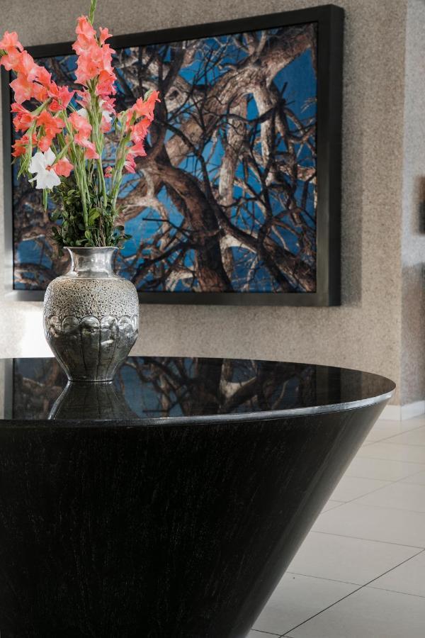 Costa del Sol Wyndham Pucallpa Esterno foto A freestanding bathtub